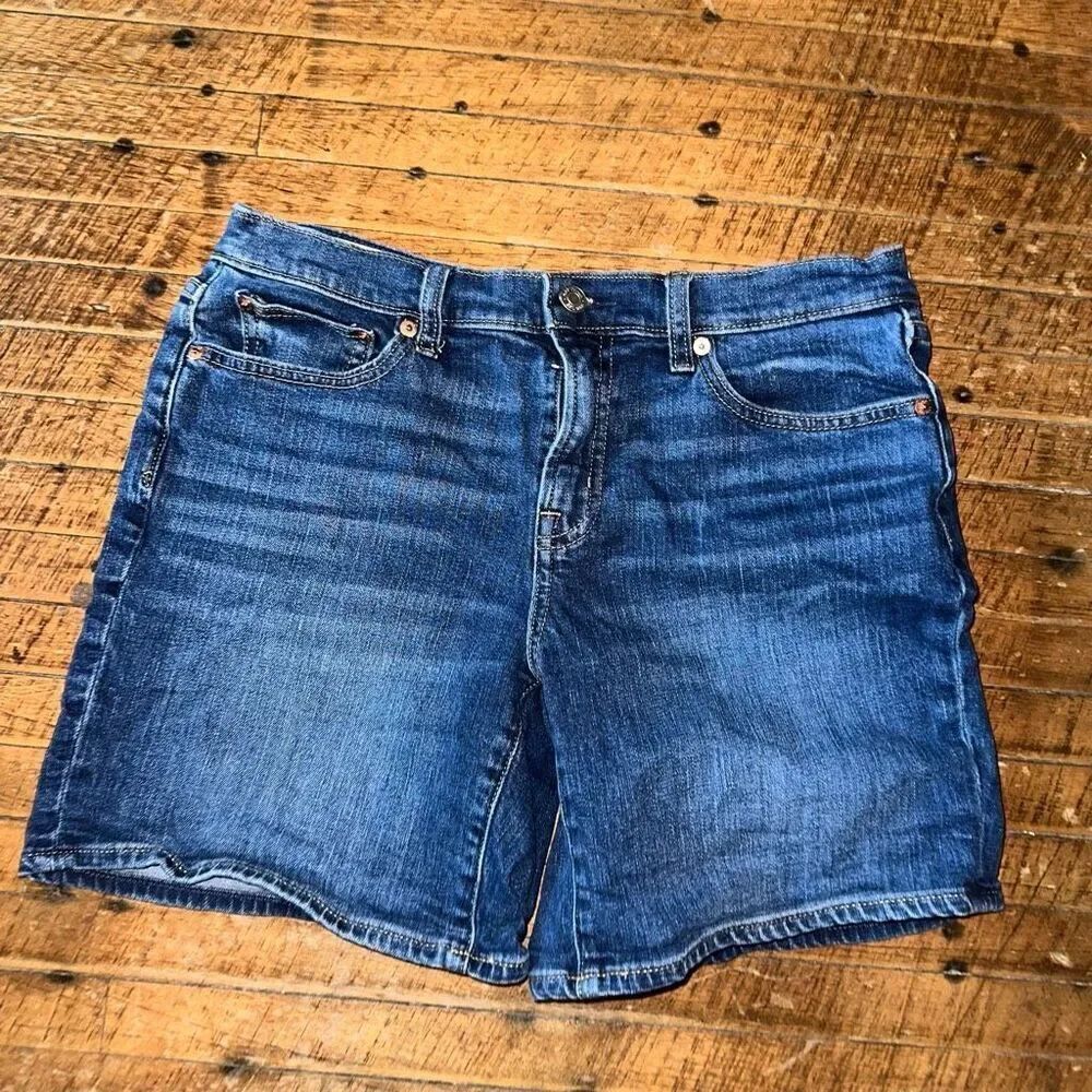 Gap white 5” preppy minimalist classic size 28 shorts
